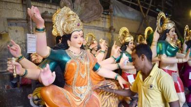 नवरात्रि 2019 : मां दुर्गा की प्रतिमाओं को अंतिम रूप देने में जुटे कलाकार