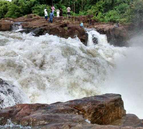 perunthenaruvi waterfall pathanamthitta ,  perunthenaruvi waterfall ,  waterfall  ,  പെരുന്തേനരുവി , വെള്ളച്ചാട്ടം ,  പത്തനംതിട്ട , ടൂറിസം