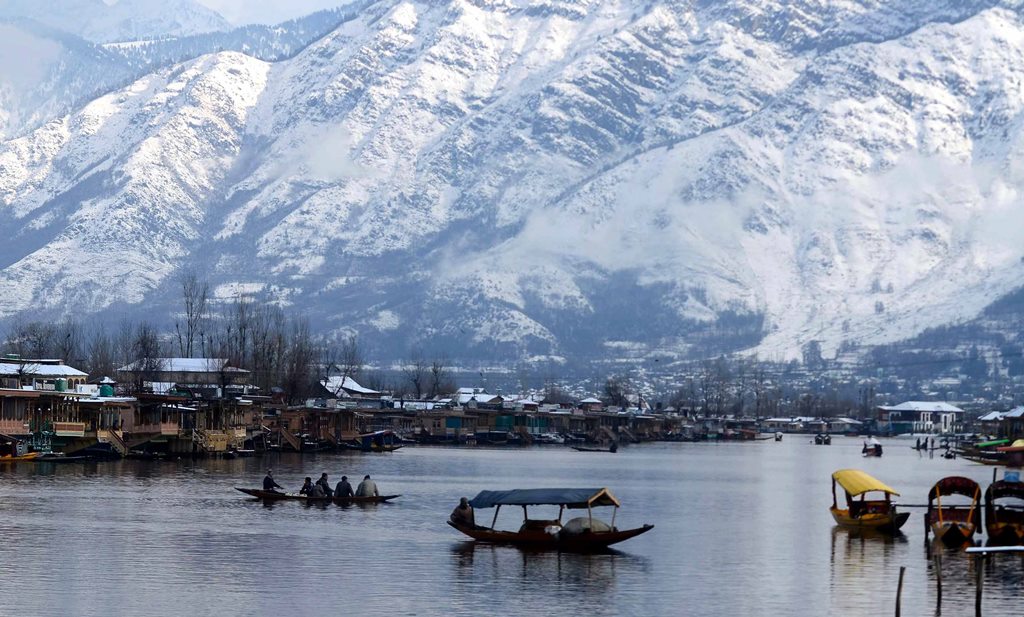 Photo Gallery Kashmir covered with snow in this winter Webdunia English