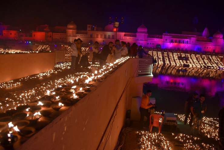 Ayodhya rammandir : अयोध्या में दीपावली से पहले मन रही है 'राम दिवाली', सवा  लाख दीप जलाए