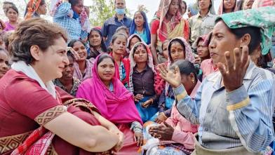 विधानसभा चुनाव से पहले मिशन असम पर प्रियंका गांधी, चाय बागान में तोड़ीं पत्‍तियां